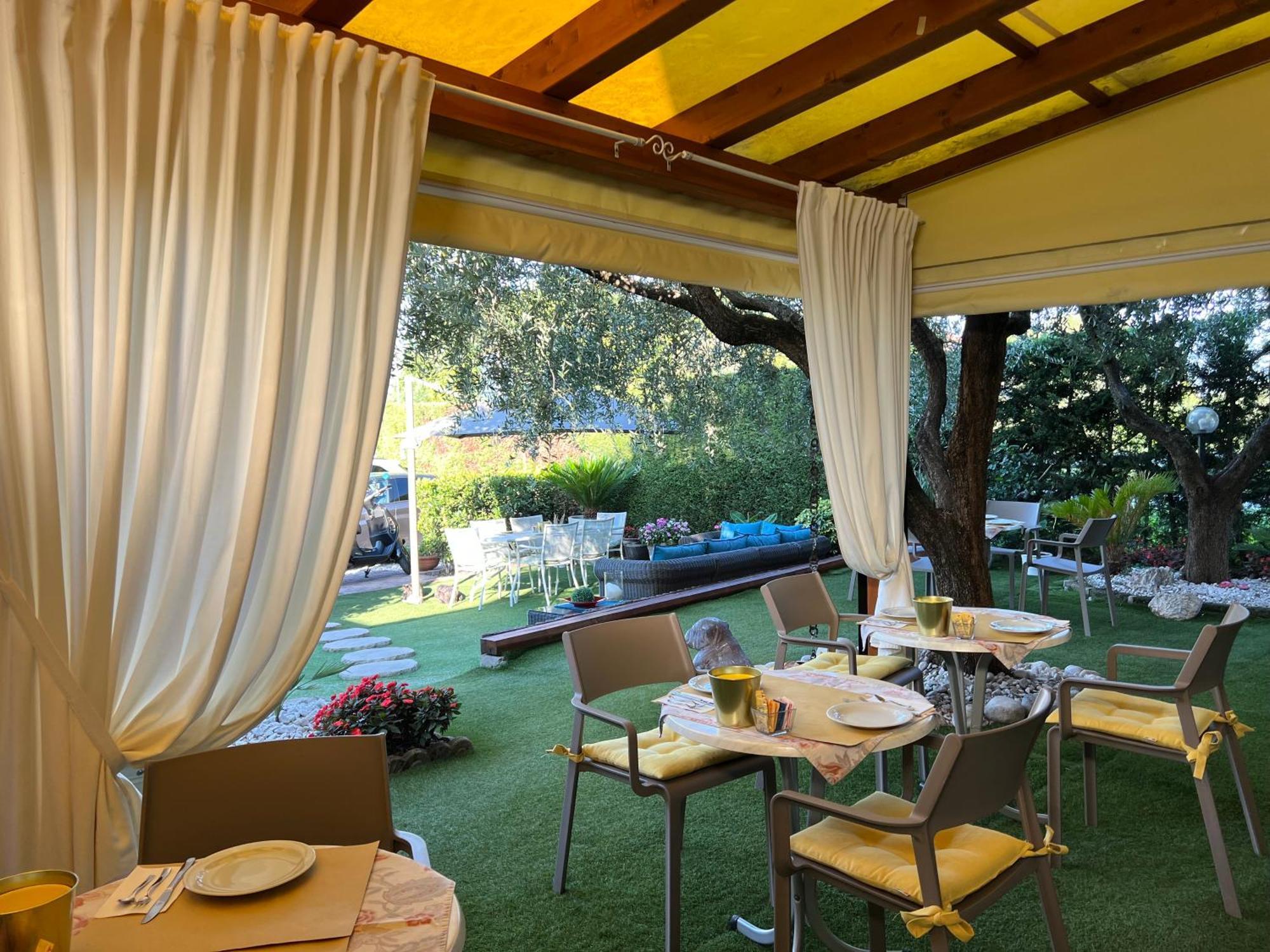 Garda Dream Hotel Lazise Ngoại thất bức ảnh